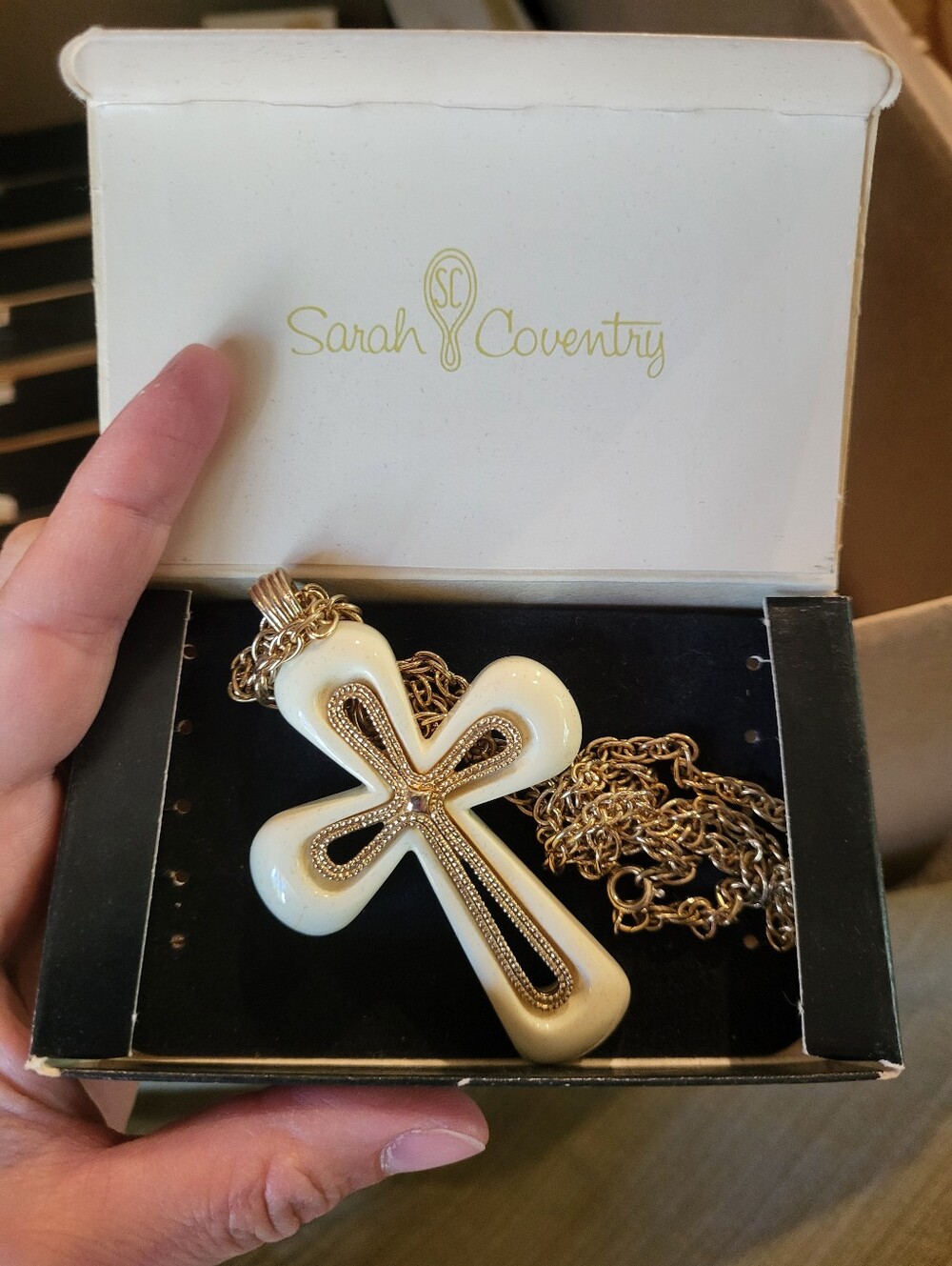 Lot Of Sarah Coventry Jewelry- Over 50 Items! - Picture 11 of 16